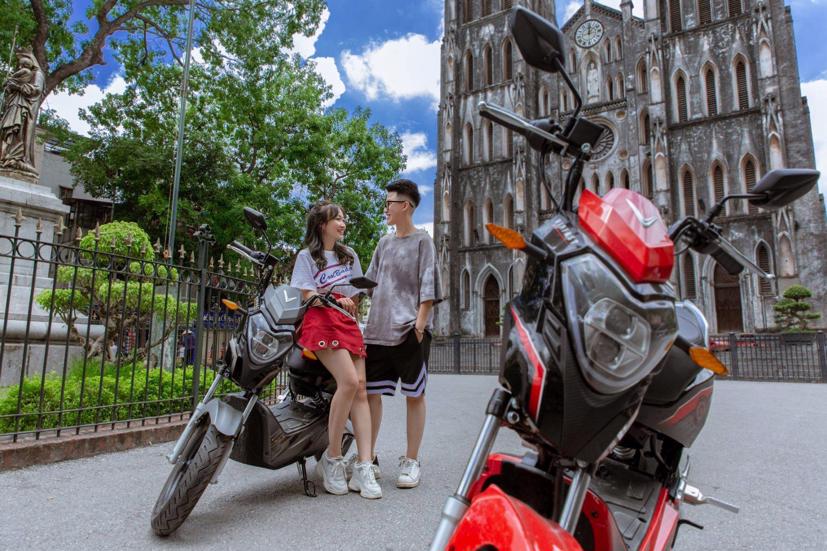 50.000 học sinh trên toàn quốc sẽ có cơ hội sở hữu xe máy điện VinFast với giá 12,9 triệu đồng cho VinFast Ludo và 14,9 triệu đồng cho VinFast Impes, đã bao gồm pin lithium-ion.