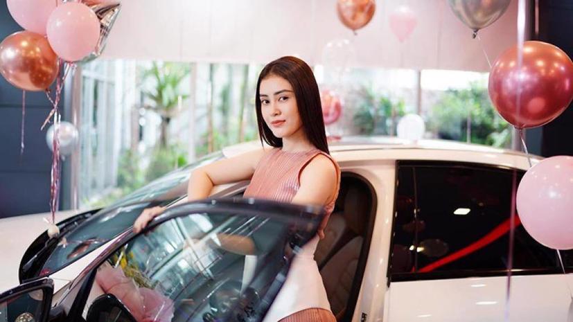 3 &quot;cặp đ&#244;i ho&#224;n hảo” xế sang v&#224; người đẹp trong th&#225;ng Bảy - Ảnh 1