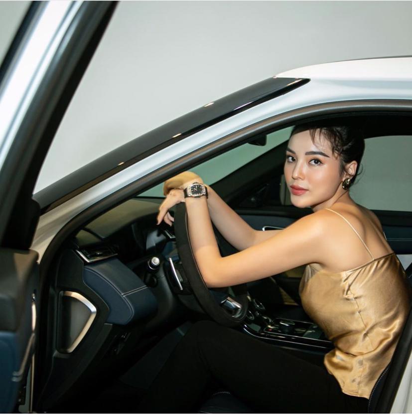 3 &quot;cặp đ&#244;i ho&#224;n hảo” xế sang v&#224; người đẹp trong th&#225;ng Bảy - Ảnh 2