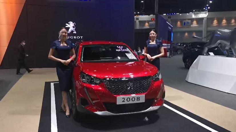 Các PG của Peugeot đều phải đeo tấm chắn nước bọt trong suốt sự kiện. Ảnh: pattayamail