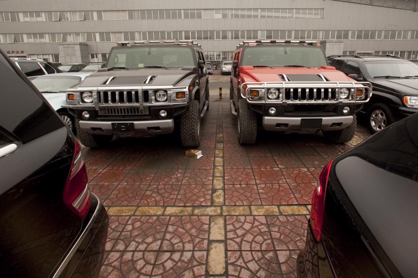 Xe Hummer cũ của General Motors Corp được bán tại Bắc Kinh, Trung Quốc. Ảnh: Nelson Ching / Bloomberg