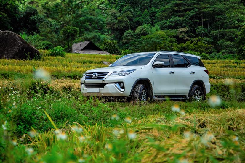 Mua Toyota Fortuner trong tháng 8, khách hàng sẽ được hưởng cả ưu đãi của hãng xe lẫn ưu đãi 50% lệ phí trước bạ theo Nghị định 70.