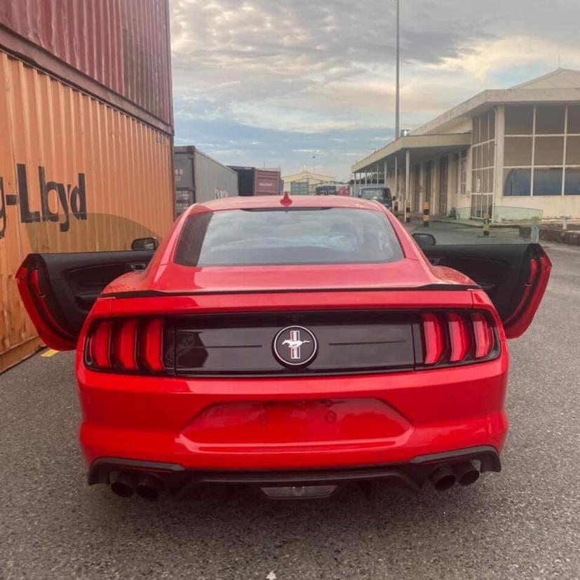 Chiếc xe Ford Mustang phiên bản kỷ niệm 55 sở hữu gói hiệu suất cao High Performance