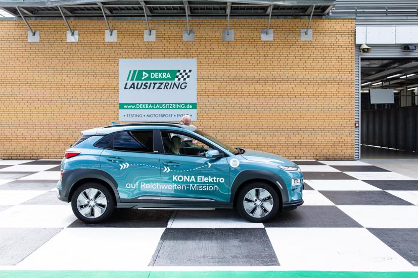 Hyundai Kona chạy điện, lập kỷ lục hơn 1.000km/lần sạc - Ảnh 1