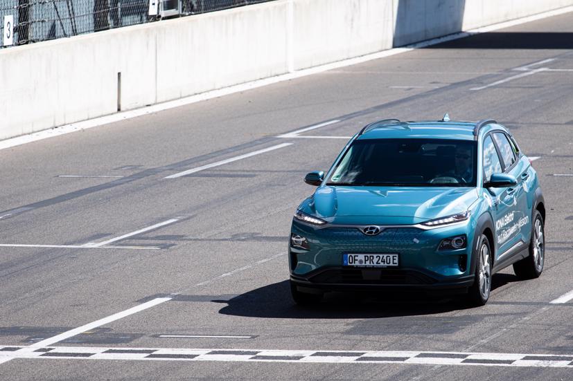 Hyundai Kona chạy điện, lập kỷ lục hơn 1.000km/lần sạc - Ảnh 3