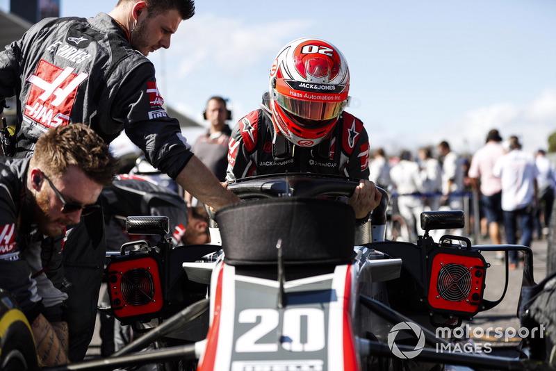 C&#225;c h&#227;ng xe phải trả bao nhi&#234;u tiền để tham gia F1? - Ảnh 4