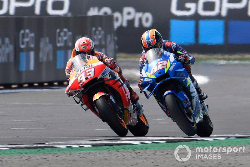 Nh&#236;n lại chiến thắng nghẹt thở của Alex Rins tại Silverstone MotoGP - Ảnh 4