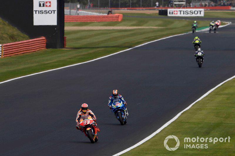 Nh&#236;n lại chiến thắng nghẹt thở của Alex Rins tại Silverstone MotoGP - Ảnh 3
