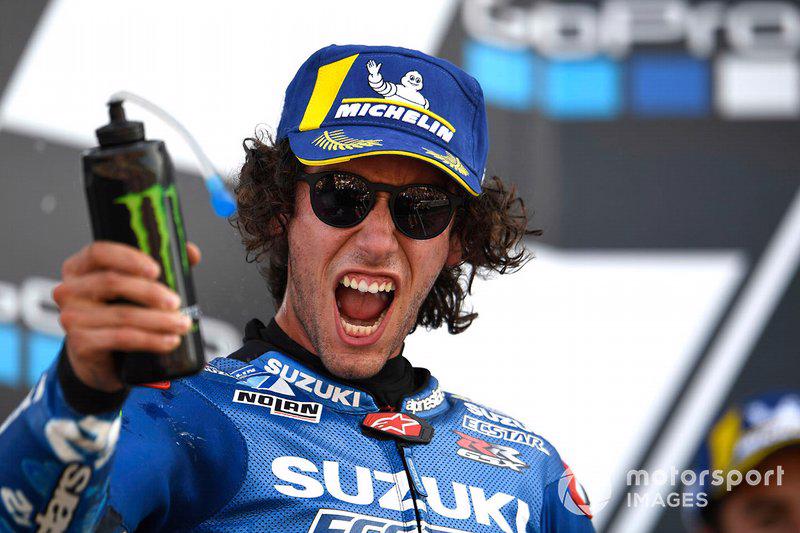 Alex Rins đã giành chiến thắng cuối cùng trong chặng đua tại Silverstone