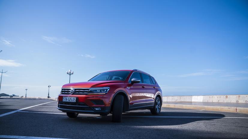 Volkswagen Tiguan Allspace Luxury có giá niêm yết từ 1,799 tỷ đồng đang được hỗ trợ phí trước bạ lên đến 120 triệu đồng.