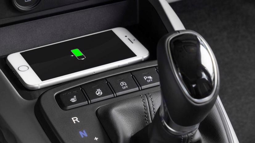 Xe trang bị chức năng sạc không dây cho smartphone.