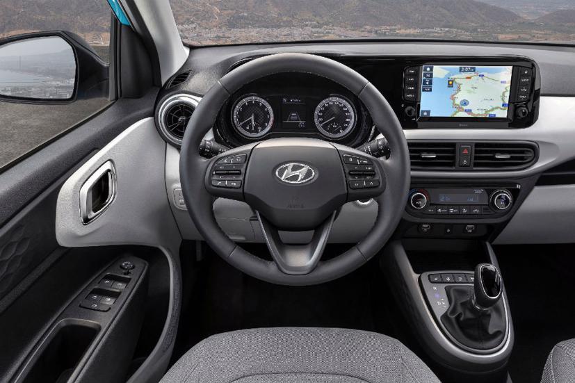 Khoang lái thiết kế trực quan.