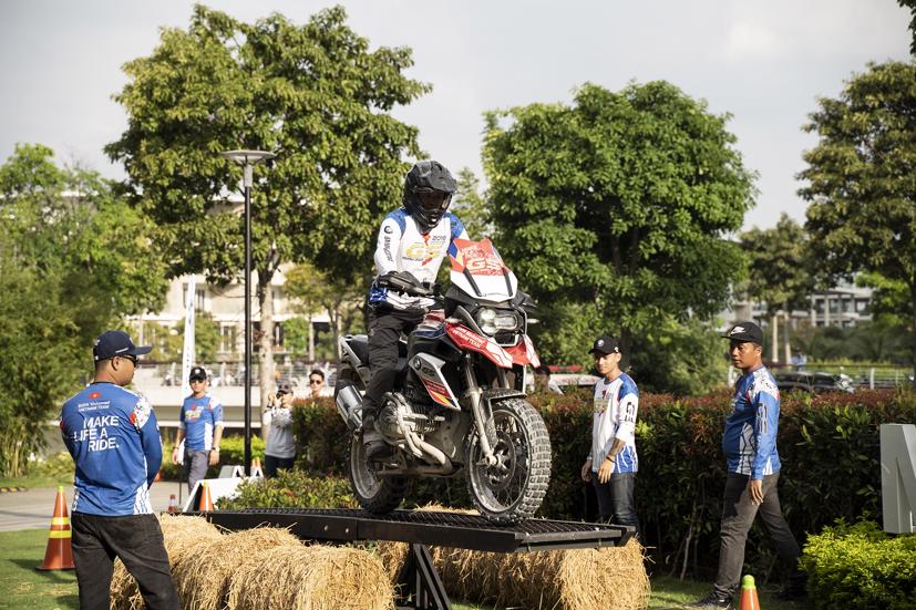 BMW Motorrad ra 3 mẫu Advanture mới - Ảnh 2