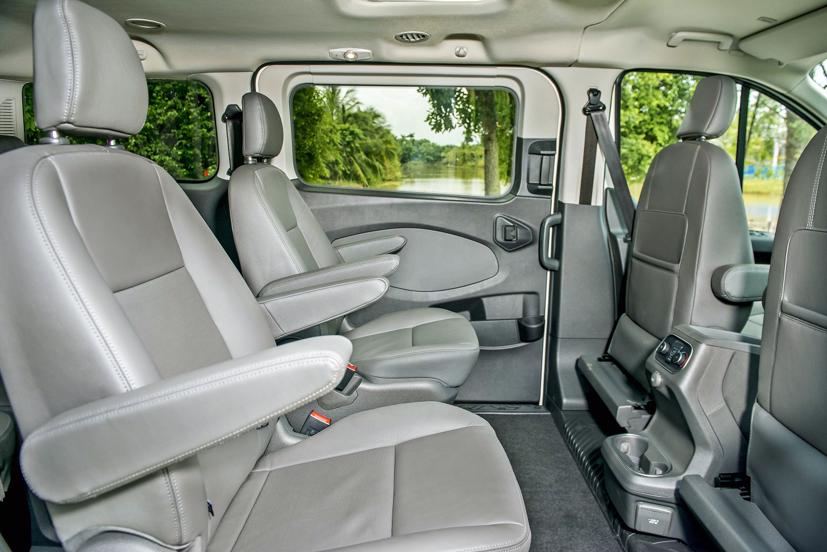 Ford Tourneo mới ra mắt thị trường Việt Nam, gi&#225; hơn 1 tỷ đồng - Ảnh 4