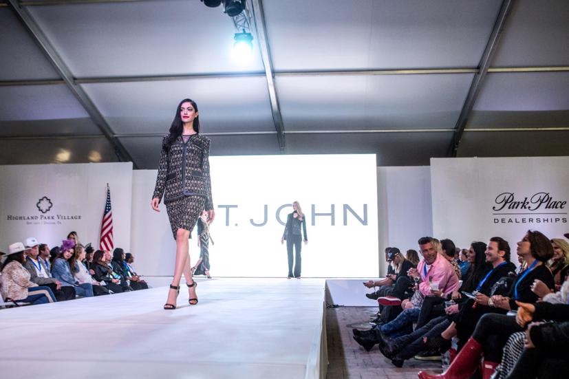 Những chiếc xe sang phải xuất hiện bên cạnh thức ăn độc đáo, rượu vang thượng hạng, thời trang phong cách và khách sạn cao cấp