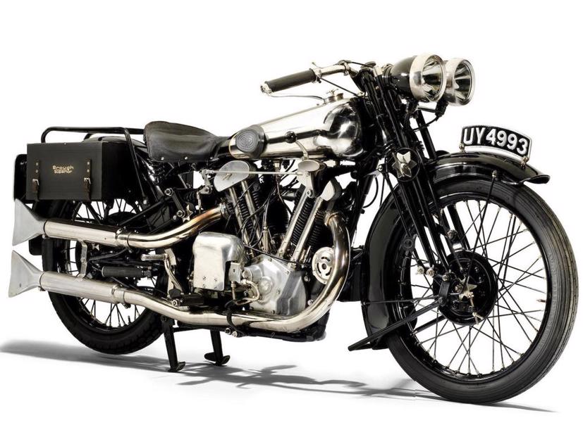1929 Brough Superior SS100 được bán với giá cao ngất ngưởng gần nửa triệu, “chốt” giá 494.580 USD.