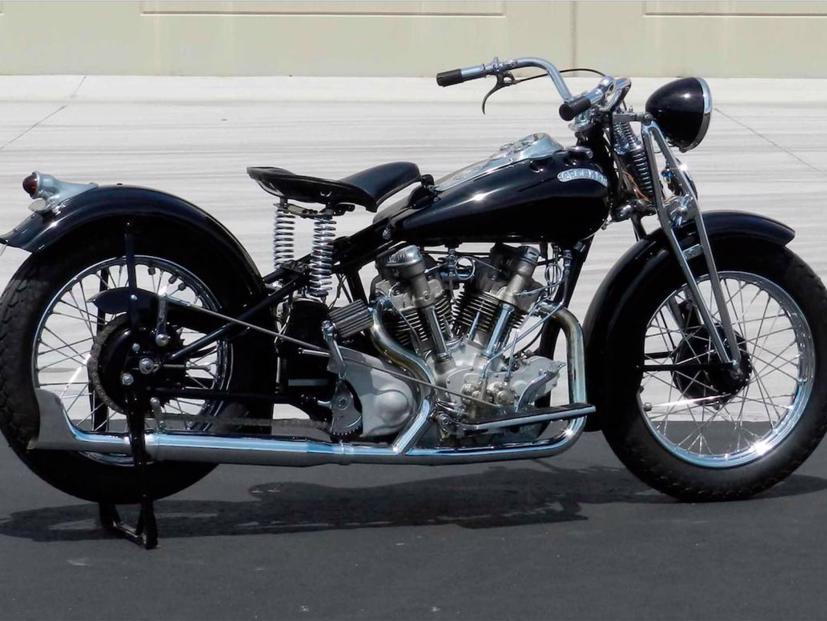Chiếc 1940 Crocker Big Tank màu đen cơ bản này được bán với giá 550.000 USD vào năm 2019! Ảnh: Mecum Auctions