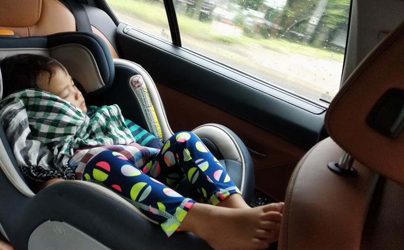 Nên để trẻ ngồi ở ghế nào trên ô tô để đảm bảo an toàn cao nhất?