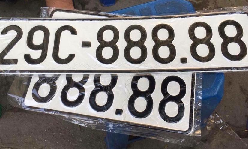 Người dân có thể chọn biển số theo sở thích. Biển số có thể bao gồm cả chữ và số. Nếu 2 người cùng chọn biển giống nhau thì sẽ đấu giá.