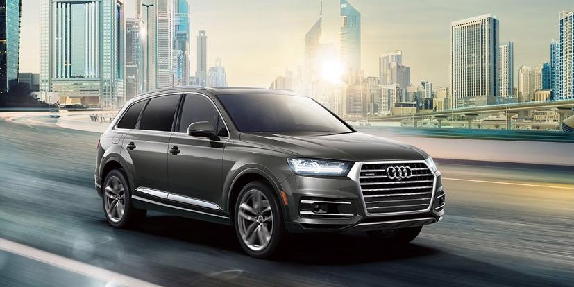 Khách hàng khi mua xe Audi Q7 thanh toán toàn bộ giá trị xe sẽ nhận được tặng lệ phí trước bạ 300 triệu đồng, trừ trực tiếp vào giá xe