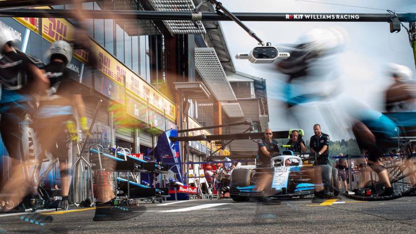 Tất cả diễn ra chưa đến một cái chớp mắt. Ảnh: Fomular One