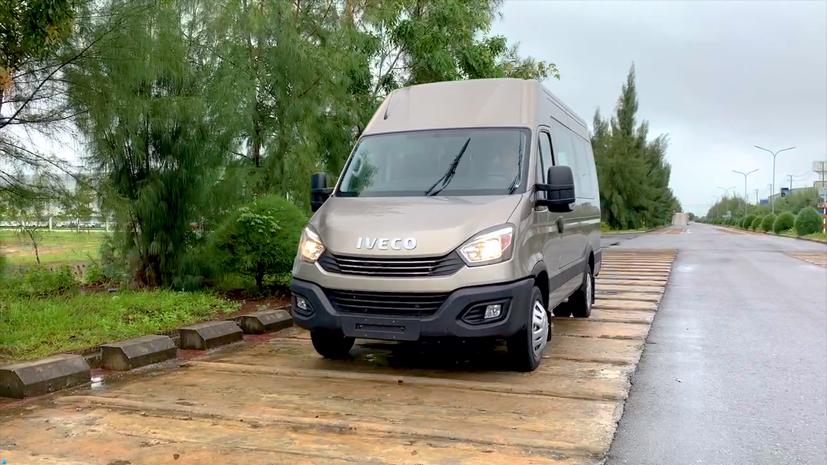 Thử nghiệm xe trên các loại địa hình đường thử