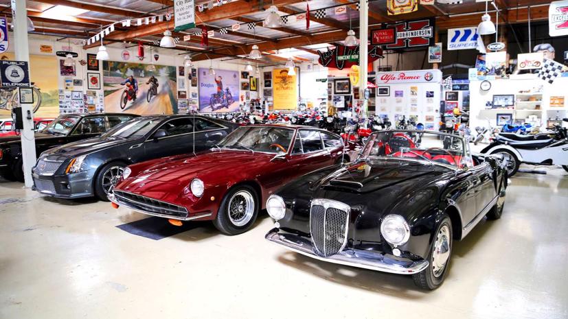 Gara bộ sưu tập xe của Jay Leno. Ảnh: Motor1