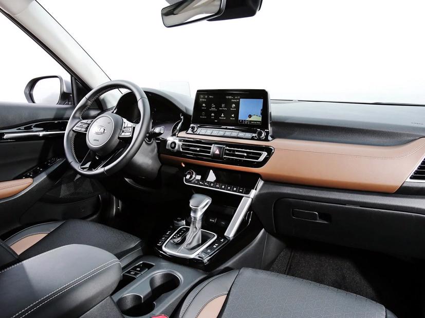Bên trong, Kia Seltos trang bị màn hình cảm ứng 8 inch thay vì màn hình 10,25 inch như ở Hàn Quốc