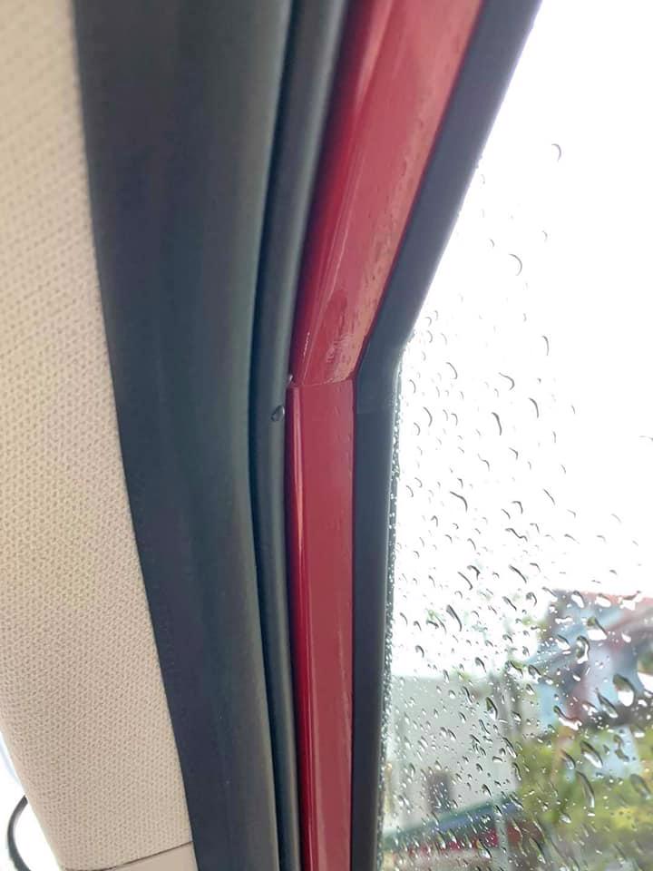 H&#224; Nội gặp “combo&quot; mưa, tắc đường: Chủ xe Kia Seltos k&#234;u bị dột mưa, b&#225;o nhiệt hộp số - Ảnh 5