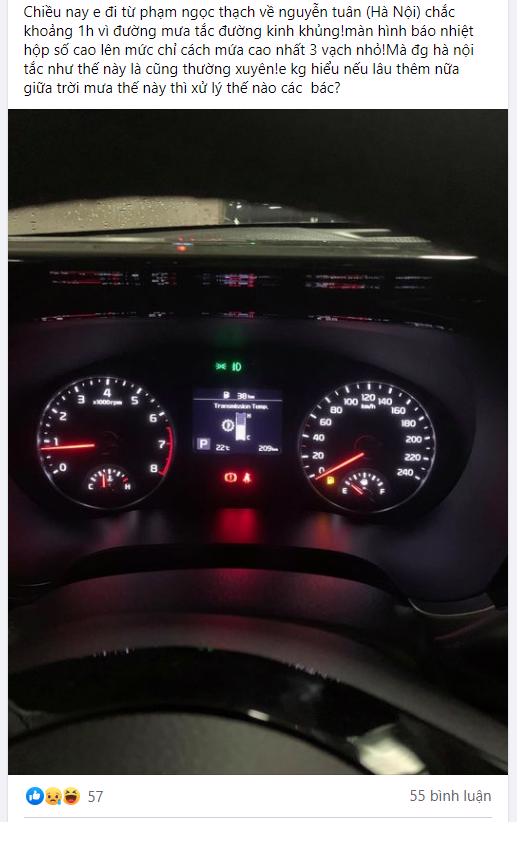 H&#224; Nội gặp “combo&quot; mưa, tắc đường: Chủ xe Kia Seltos k&#234;u bị dột mưa, b&#225;o nhiệt hộp số - Ảnh 1