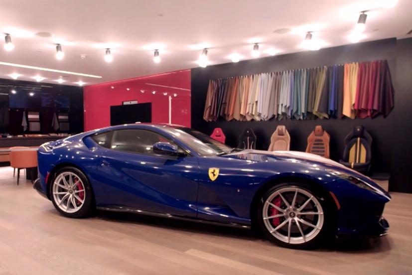 Một chiếc Ferrari cá nhân hóa có thể khiến giá xe đội lên 100%. Ảnh: CNBC