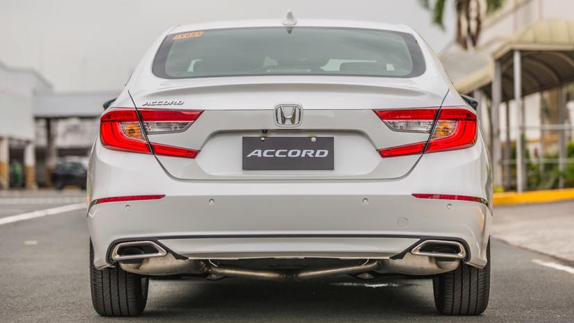 Honda Accord 2019 đưa về thị trường Việt Nam có 3 màu ngoại thất là đen ánh, trắng ngọc và ghi bạc.