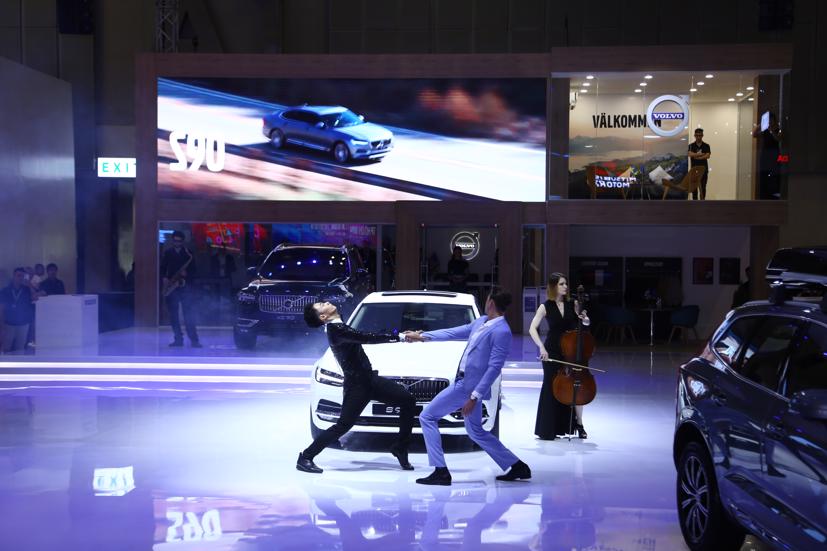 M&#227;n nh&#227;n với c&#225;c m&#224;n ra mắt xe &quot;sexy&quot; tại VMS 2019 - Ảnh 1