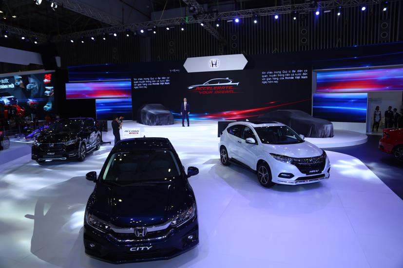 M&#227;n nh&#227;n với c&#225;c m&#224;n ra mắt xe &quot;sexy&quot; tại VMS 2019 - Ảnh 8