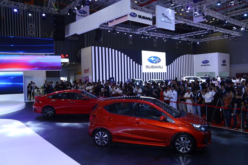 Rất đông khách tham quan tại gian hàng của Subaru