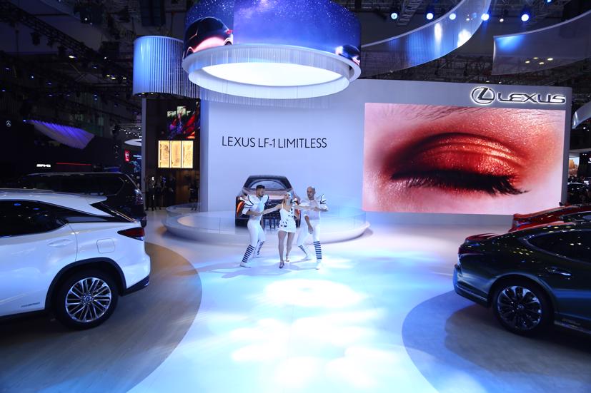 M&#227;n nh&#227;n với c&#225;c m&#224;n ra mắt xe &quot;sexy&quot; tại VMS 2019 - Ảnh 2