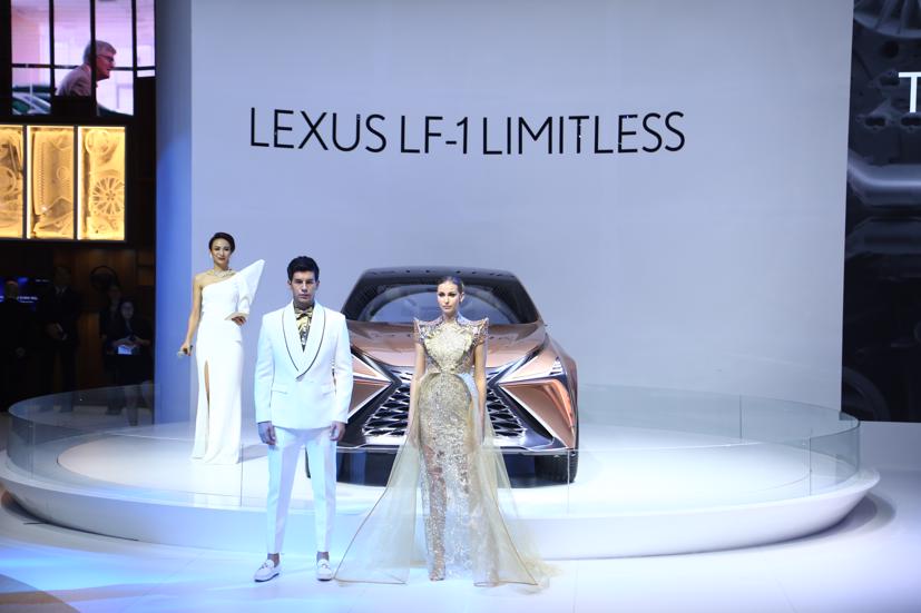 M&#227;n nh&#227;n với c&#225;c m&#224;n ra mắt xe &quot;sexy&quot; tại VMS 2019 - Ảnh 3