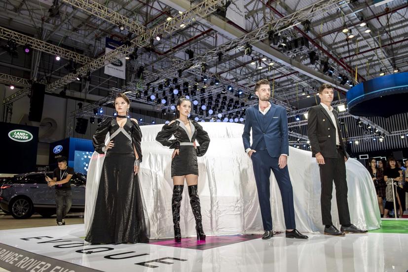 Gian hàng của Land Rover tại Triển lãm Ô tô VMS 2019. Lượng xe nhập khẩu nguyên chiếc về Việt Nam trong tháng 5 giảm mạnh so với cùng kỳ năm ngoái