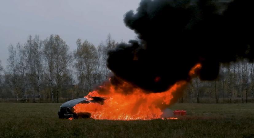 Vlogger đốt xe Mercedes-AMG GT 63 S v&#224; đăng l&#234;n Youtube - Ảnh 1