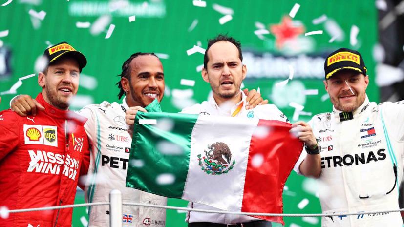 "Kết quả hôm nay là một kết quả đáng kinh ngạc", Lewis Hamilton (thứ 2 từ trái qua) nói. Ảnh: Formula One