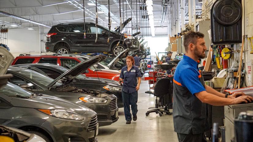 PSA cảnh báo xe điện và những sản phẩm xe hơi chạy bằng hydro đang đe dọa tương lai của ngành công nghiệp ô tô.