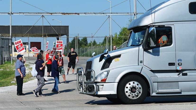 Cuộc biểu tình, đình công khủng khiếp vừa qua của các công nhân General Motors cũng phần nào xuất phát từ xe điện. Ảnh: Wired