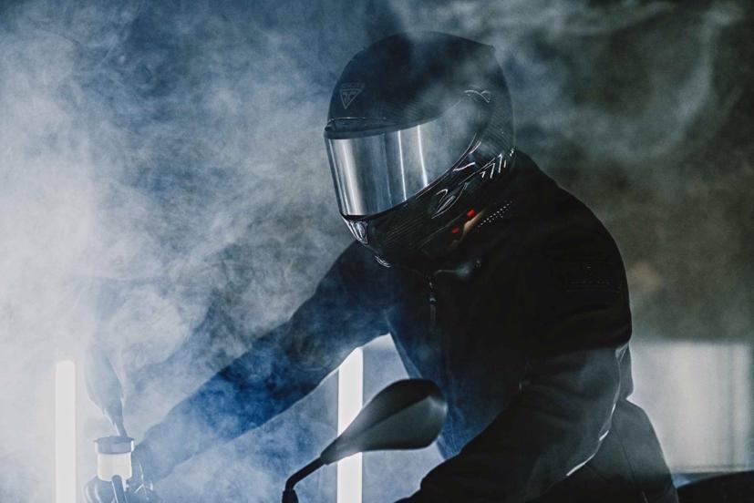 B&#234;n trong mũ bảo hiểm gi&#225; hơn 1.000 USD c&#243; g&#236;? - Ảnh 1