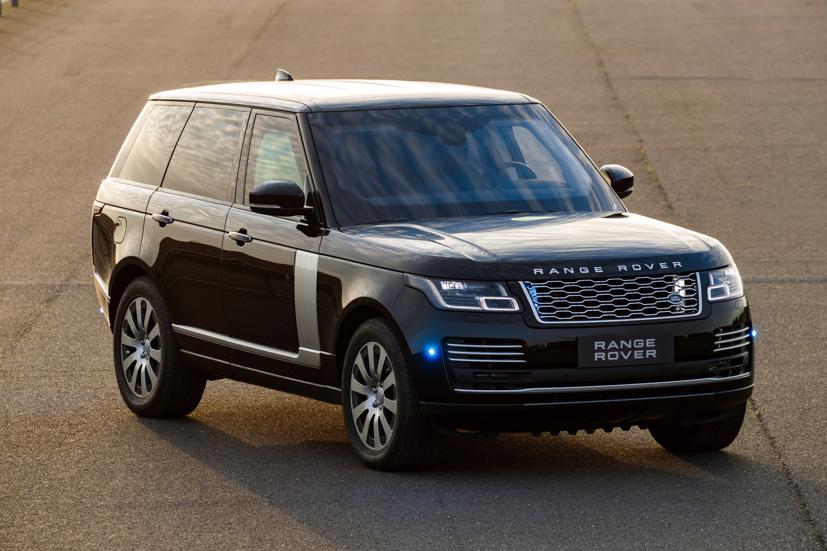 Range Rover Sentinel 2020 chứa hơn một tấn thép chống đạn và kính bọc thép bên trong thân xe.