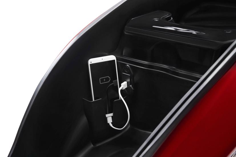 Hộc đựng đồ trang bị thêm ổ cắm USB