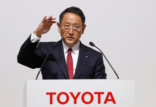 Chủ tịch Akio Toyoda của Toyota phát biểu tại một buổi họp báo ở Tokyo