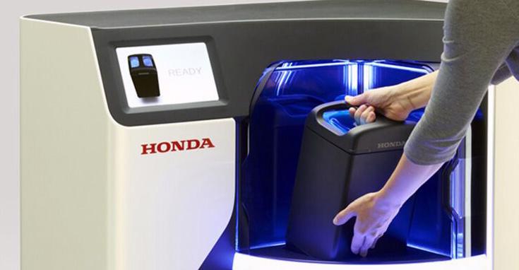 Gói năng lượng di động có kích thước bằng một chiếc bình tầm 3,8 lít sẽ cho phép người lái xe điện tháo pin đã qua sử dụng và thay cái mới.