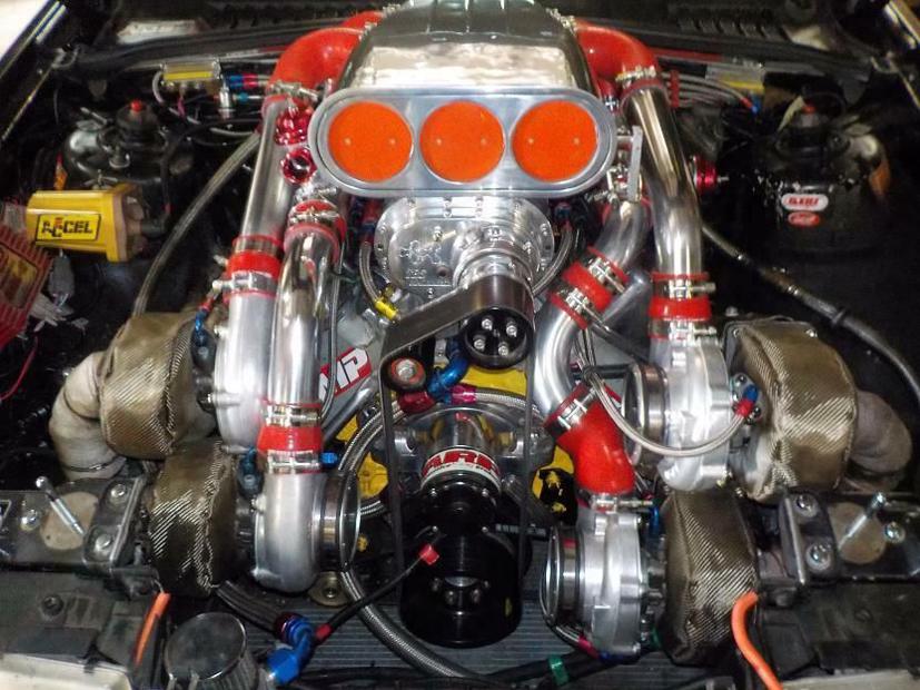 Chiếc xe độ trang bị động cơ siêu nạp bốn tăng áp V-8 10,3 lít khổng lồ