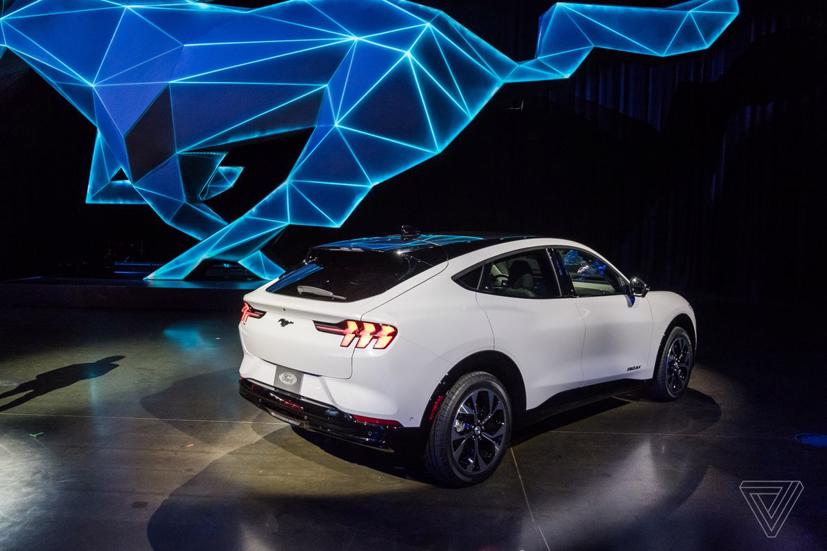 Mustang Mach-E: xe điện &quot;hổ b&#225;o&quot; đầu ti&#234;n của Ford - Ảnh 10