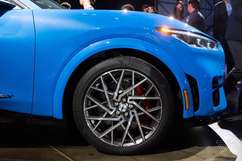 Mustang Mach-E: xe điện &quot;hổ b&#225;o&quot; đầu ti&#234;n của Ford - Ảnh 12